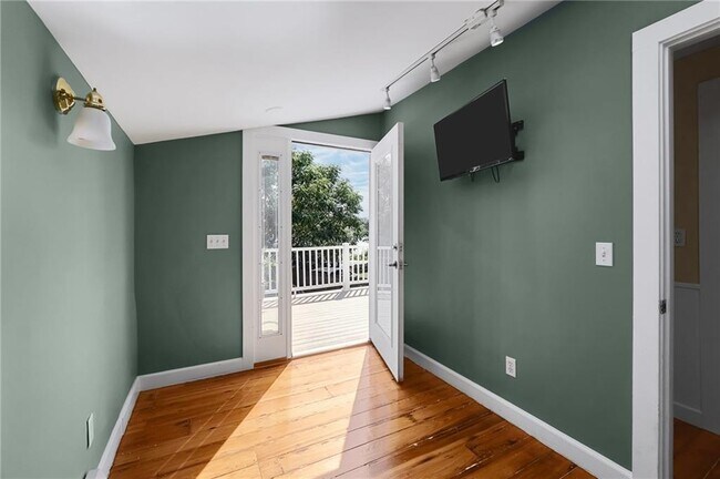 Building Photo - 225 Waldron Ave