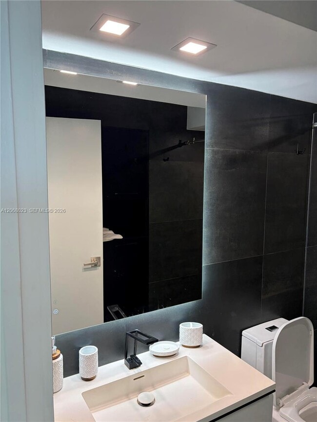 Building Photo - 5900 Collins Ave