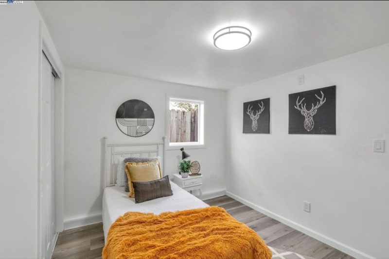 Building Photo - 2025 34th Ave