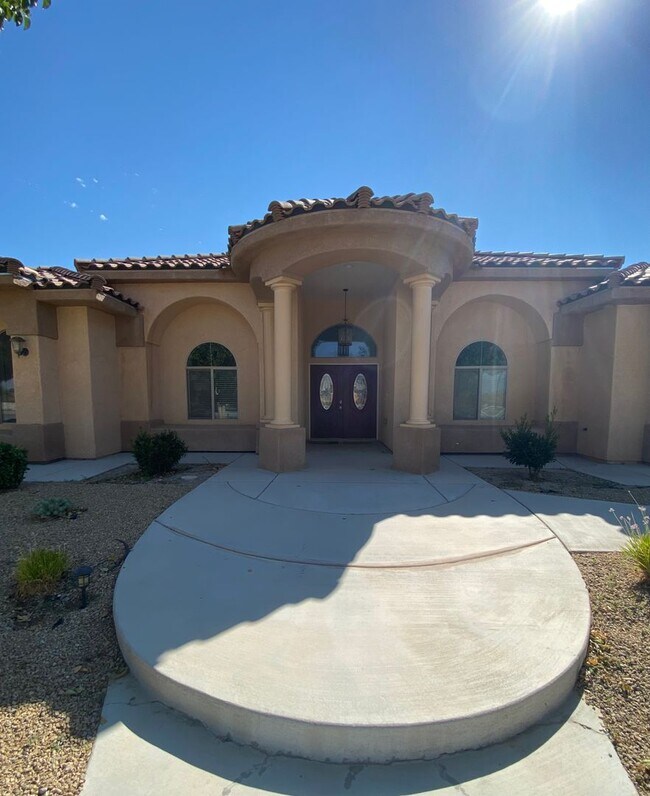 Building Photo - CALVADA VALLEY U.1 - Oakleaf Avenue