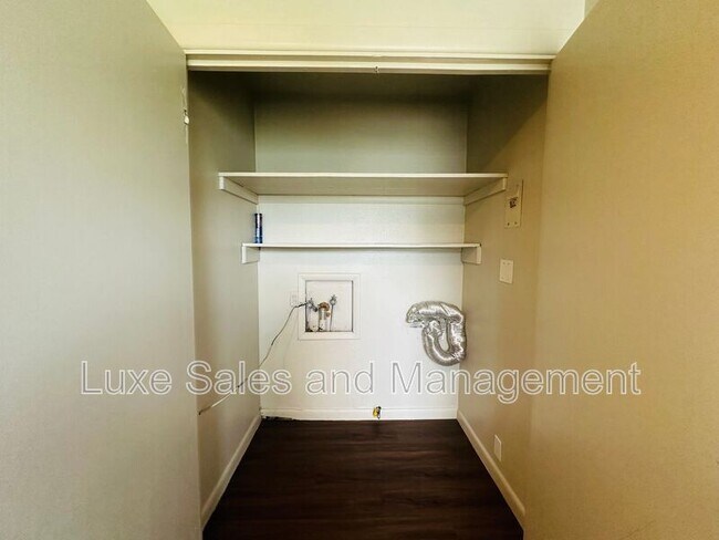 Building Photo - 3228 S Clegern St