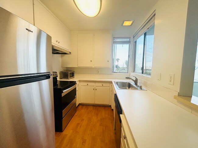 Building Photo - 1137 11th St