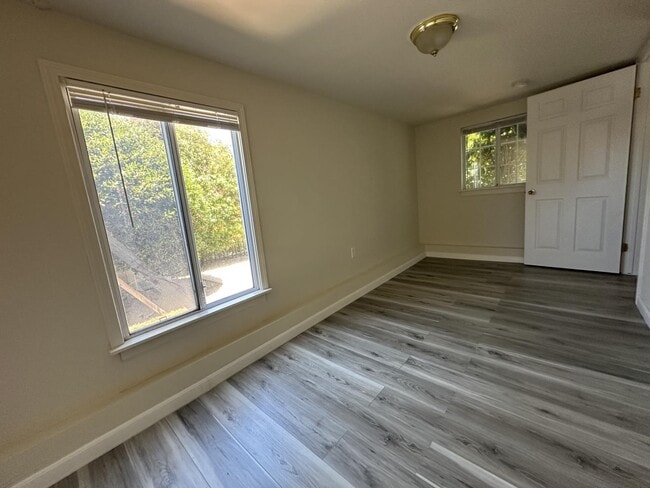 Building Photo - 346 Rolling Hills Ave