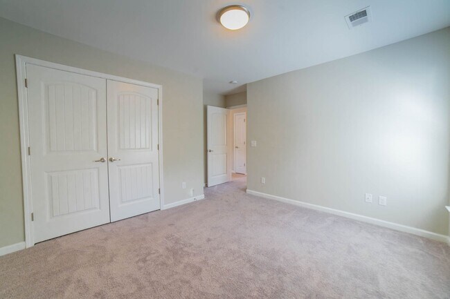 Building Photo - Available Now! ?? ?? ??!