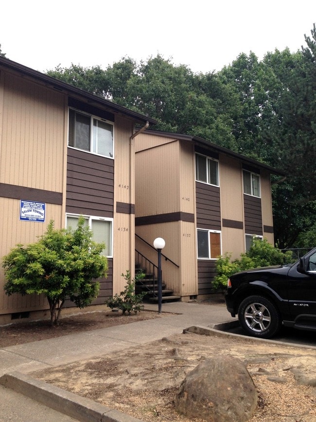 Building Photo - Briarwood Apartments