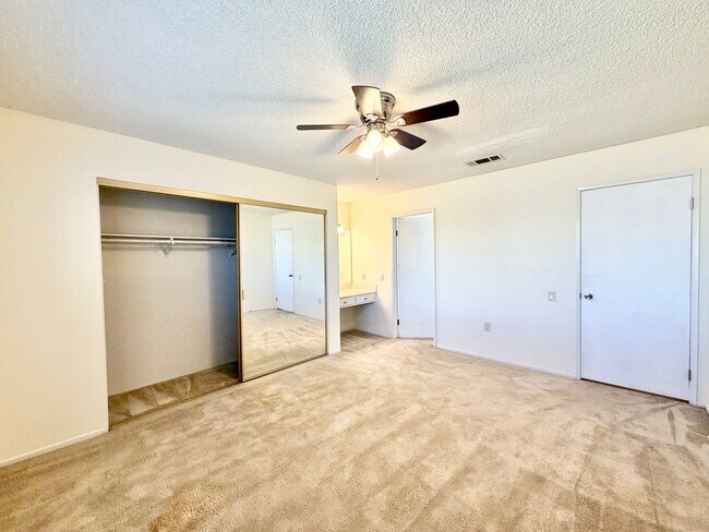 Building Photo - Charming Sun City 55+ Community 2 Bedroom Home with Bonus Sunroom Space