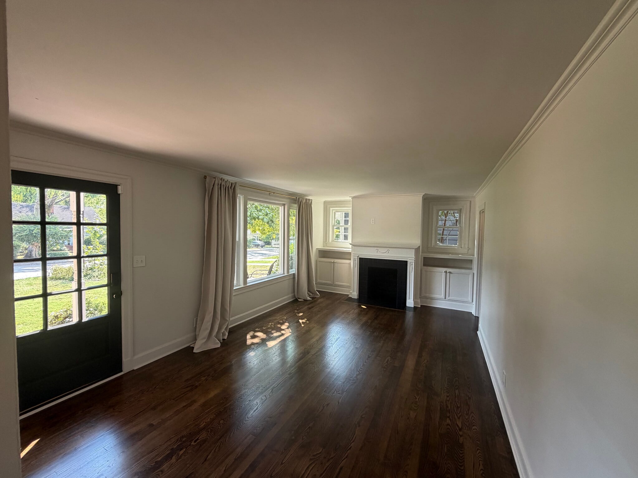 Living space - 2602 W Linden Ave