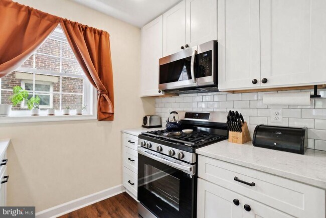 Building Photo - 345 Wesmond Dr