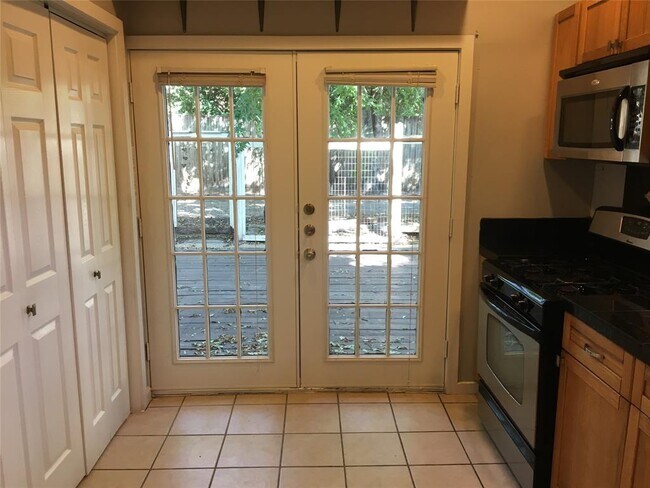 Building Photo - 4802 Clarkson Ave