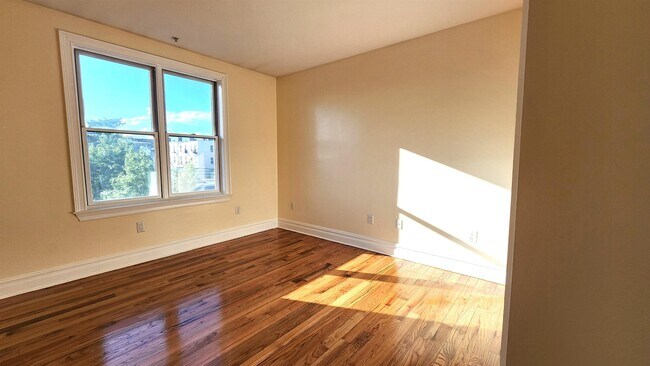 Building Photo - 1000 West St