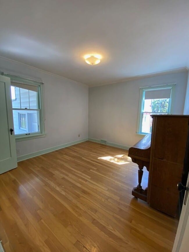 Building Photo - $2,695 / AVAILABLE NOW! 3BD Single Family Home