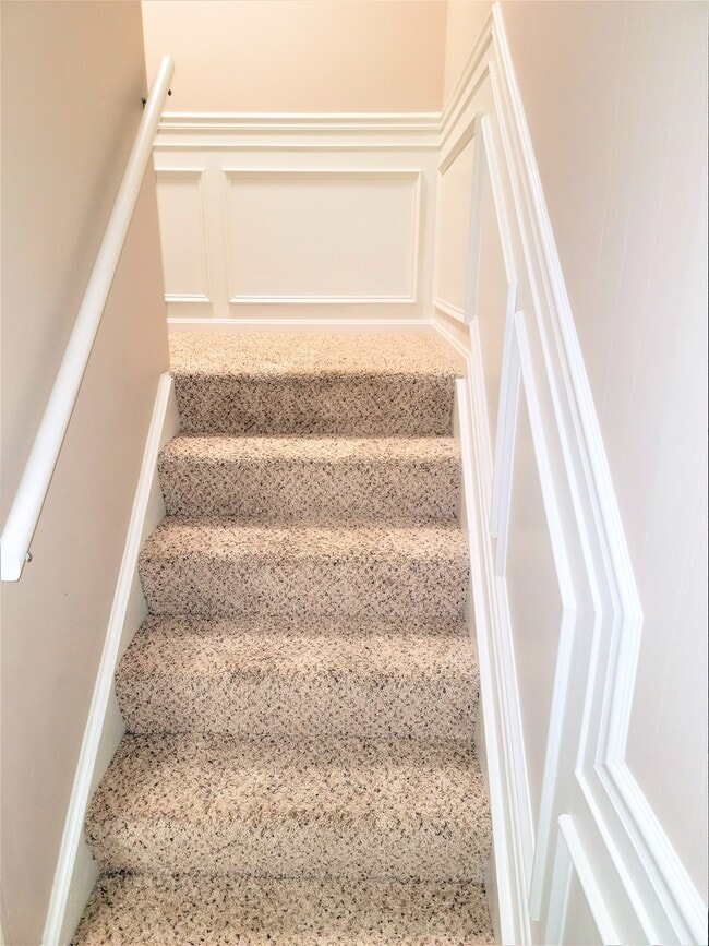 Building Photo - 1862 Beechwood Ave NE