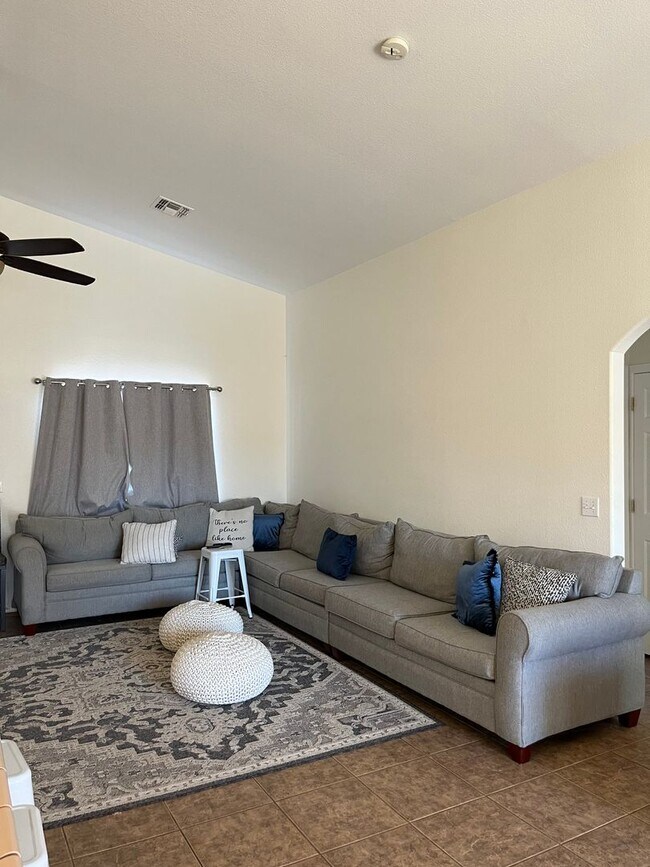 Building Photo - VACATION RENTAL -- 2 Bedroom, 2 Bath