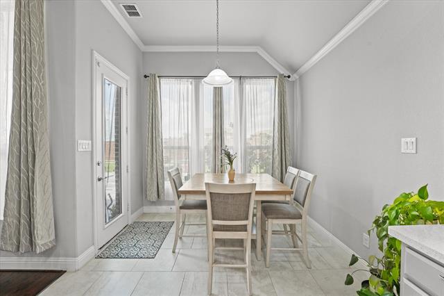 Building Photo - 352 Long Meadow Way