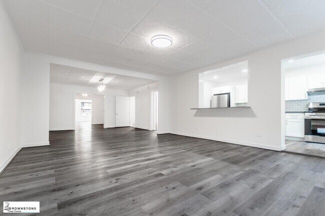 Building Photo - 81 1st Pl