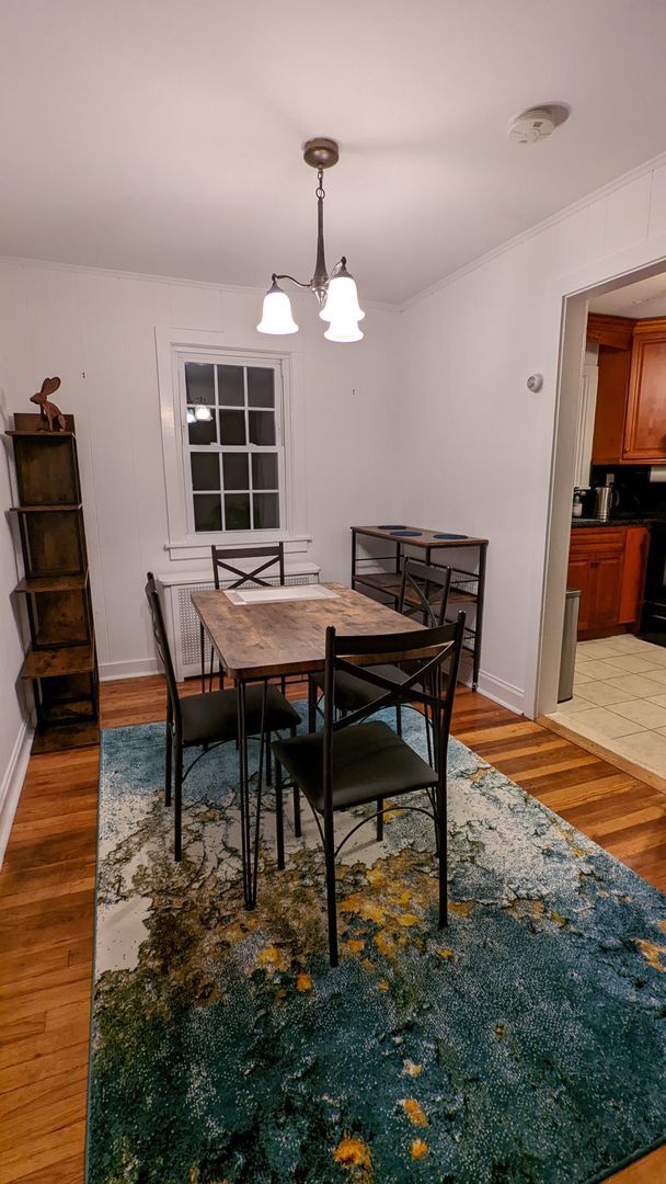 Building Photo - 3 Bedroom Home- Great Location in Darien