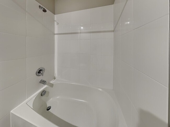 Building Photo - 2410 Brassie Ct