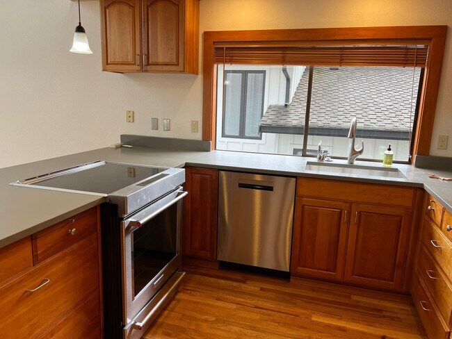 Building Photo - 1120 West Lake Sammamish Pkwy NE