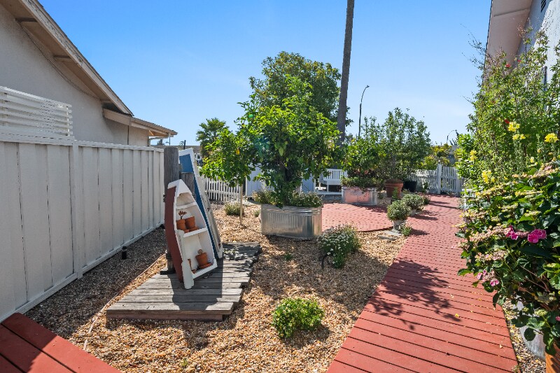 Building Photo - 607 Sand Hook Isle
