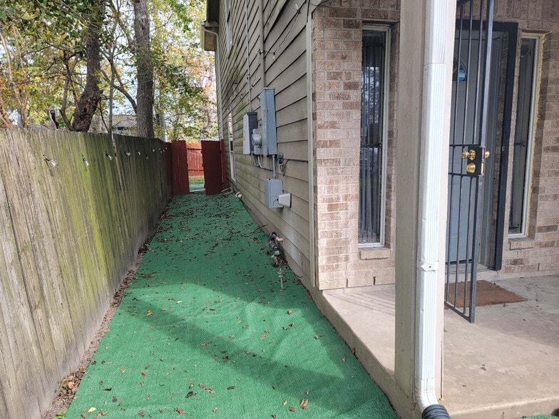 Building Photo - 3813 Lydia St