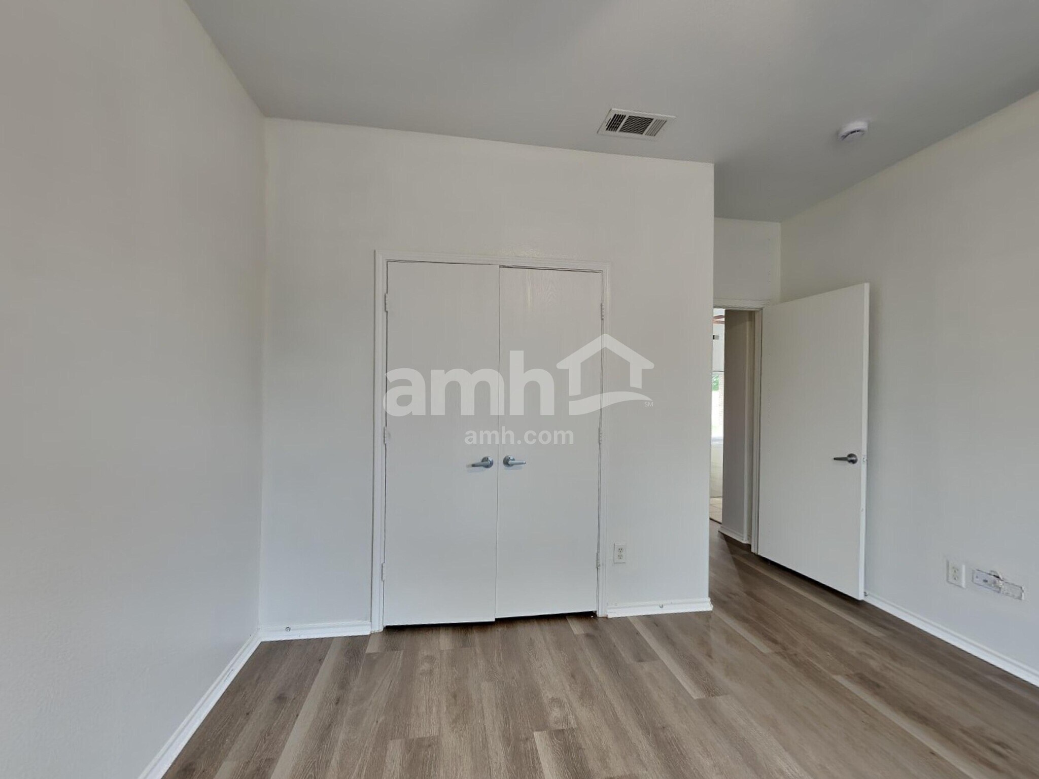 Building Photo - 1105 Skylark Dr