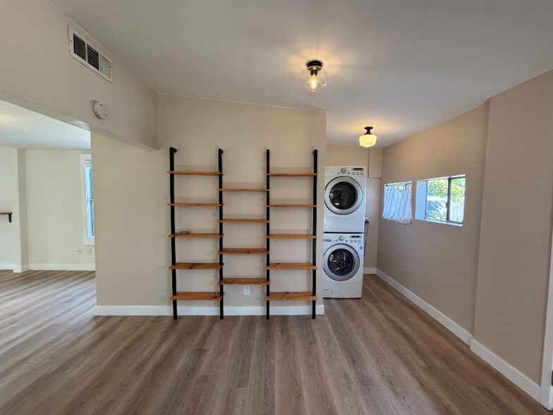 Building Photo - 215 S Avenue 58