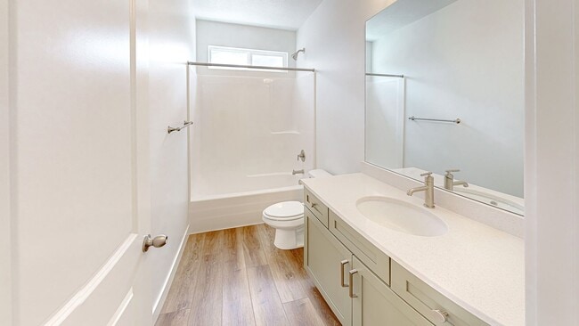 Building Photo - New Townhome For Rent in Highridge Mountai...