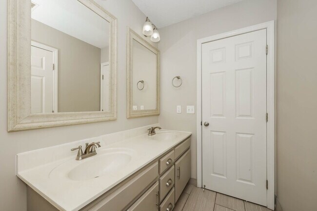 Building Photo - 636 Zellwood Dr