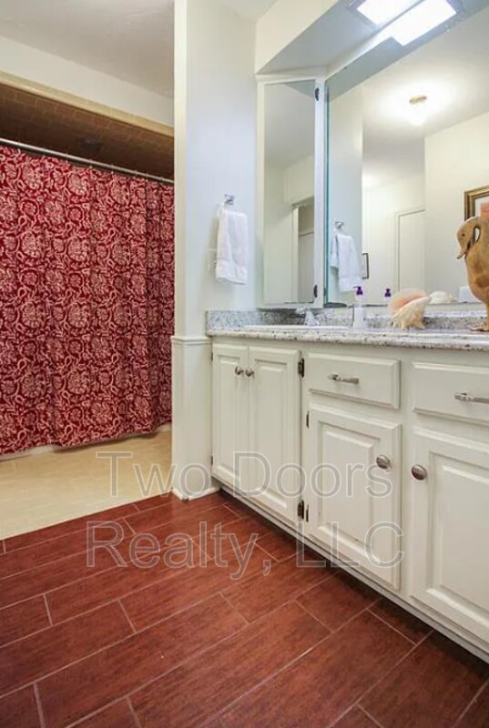 Building Photo - 1213 Woodview Ln