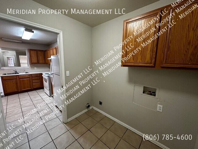 Building Photo - 533 N. Clinton-