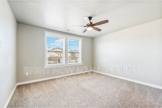Building Photo - 2631 E Red Garnet St
