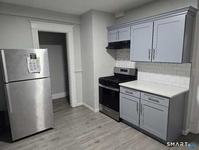 Building Photo - 268 Pine St