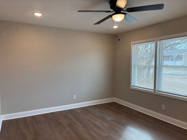 Building Photo - Beautifully Remodeled 3 Bed 1 Bath House