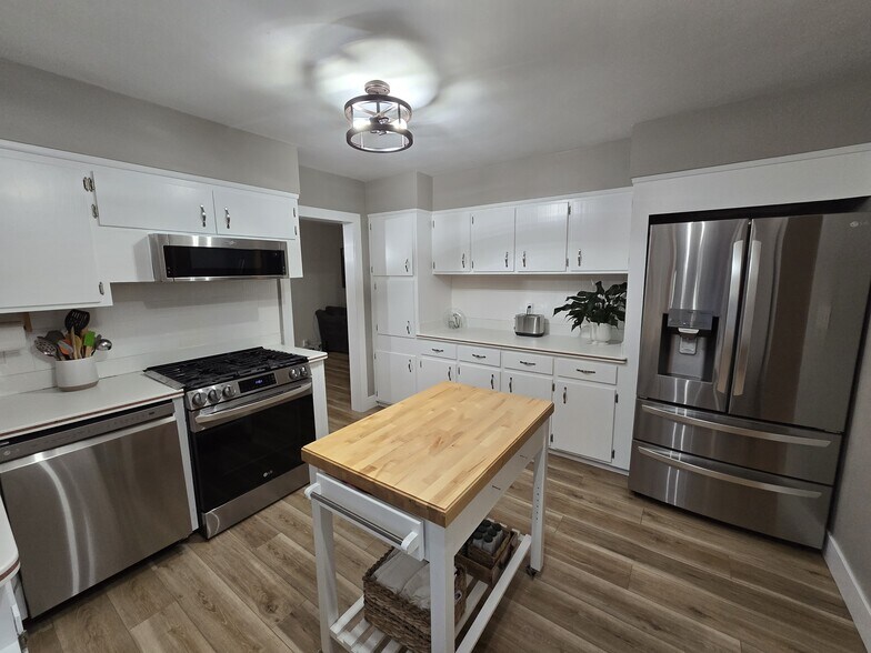 Building Photo - 3600 Goetz Dr