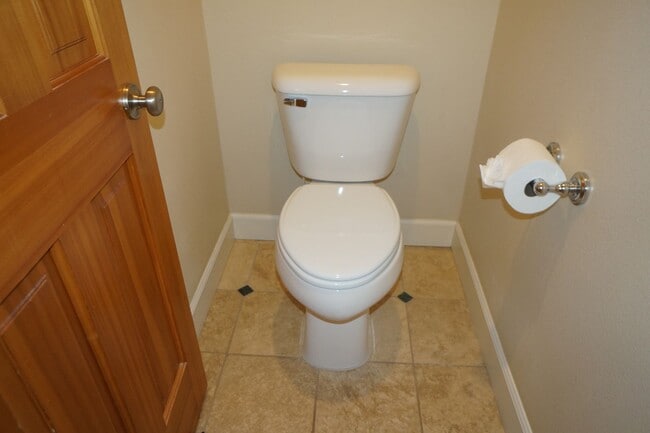 Building Photo - Spectacular NW Portland 4 bedroom with gue...