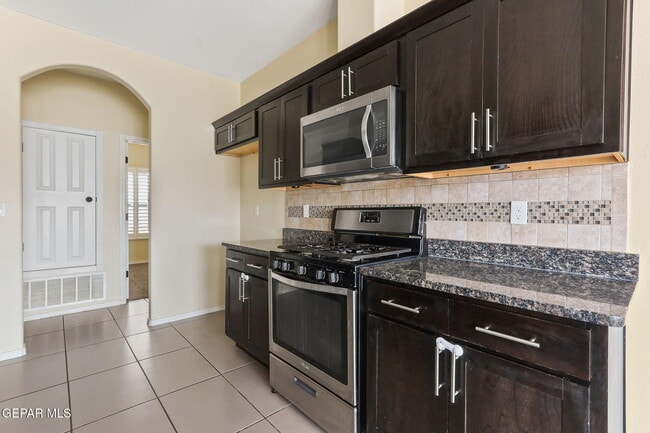 Building Photo - 2101 James White Dr
