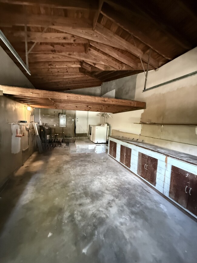 Building Photo - 2841 SW 33rd Ave