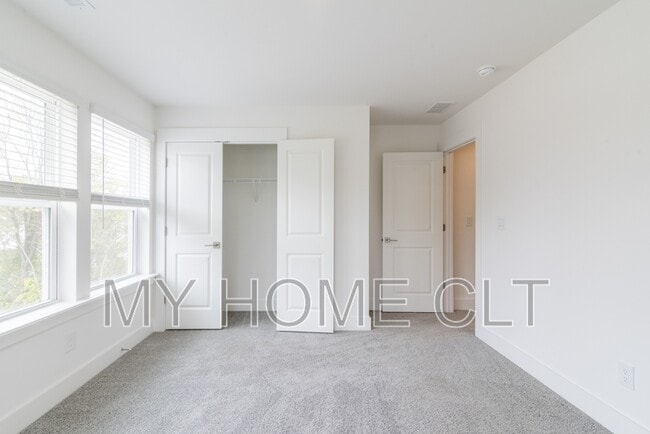 Building Photo - 2617 Dr Carver Rd