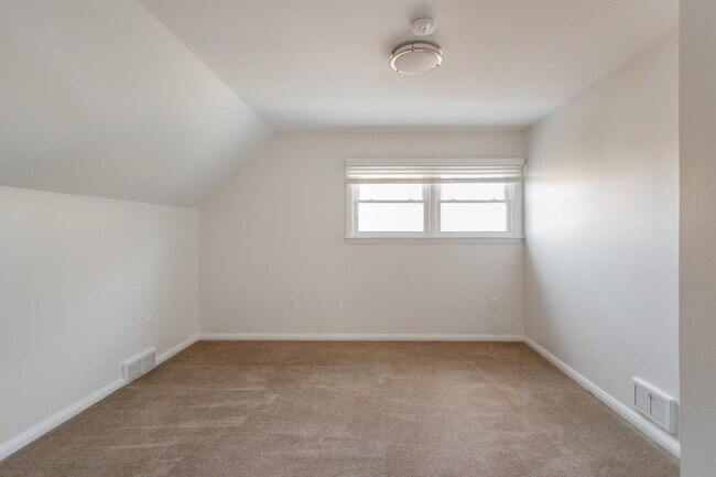 Building Photo - 440 Alter Rd
