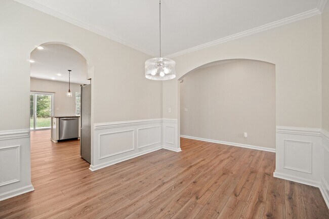 Building Photo - Stunning New Home in Enclave section Chateau