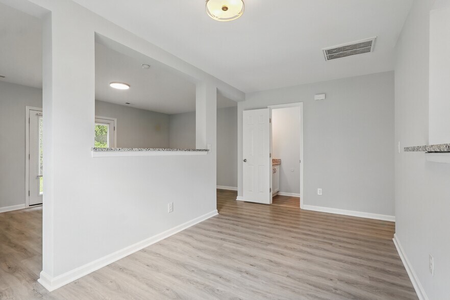 Building Photo - 5408 Gunnette Dr