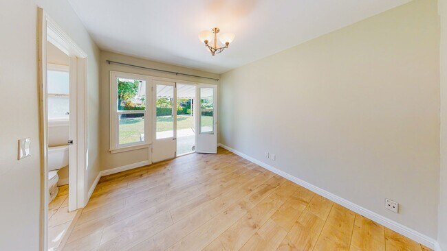 Building Photo - *** Gorgeous 4 bed 3 bath Single Family Ho...