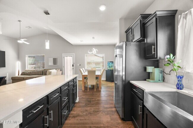 Building Photo - 14820 Mike a Mendoza Ave