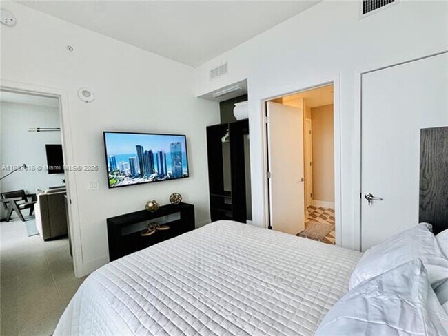 Building Photo - 159 NE 6th St