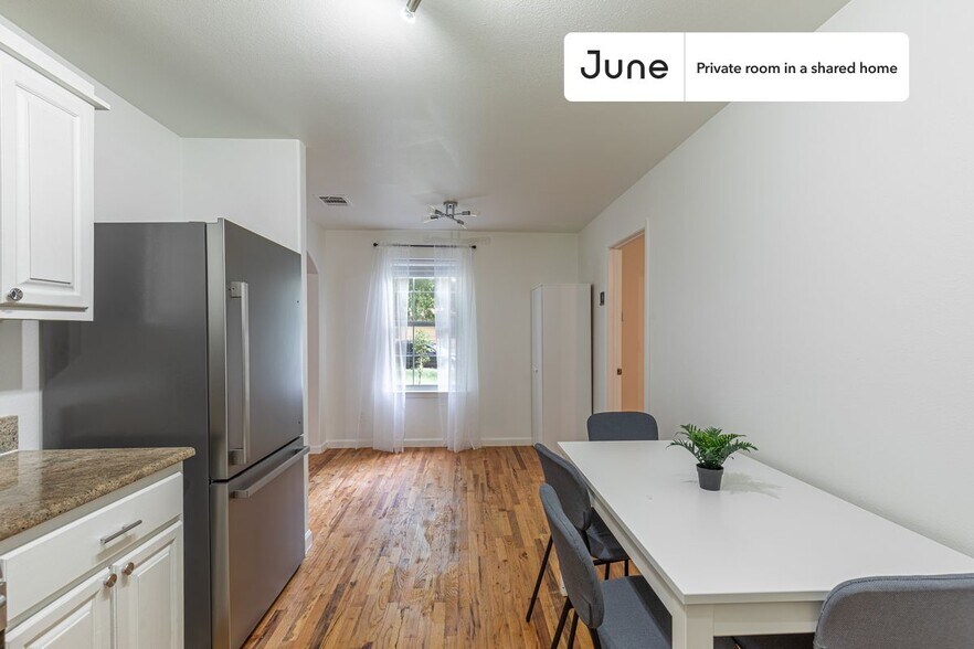 Building Photo - Room in Shared 4 bed/2 bath home