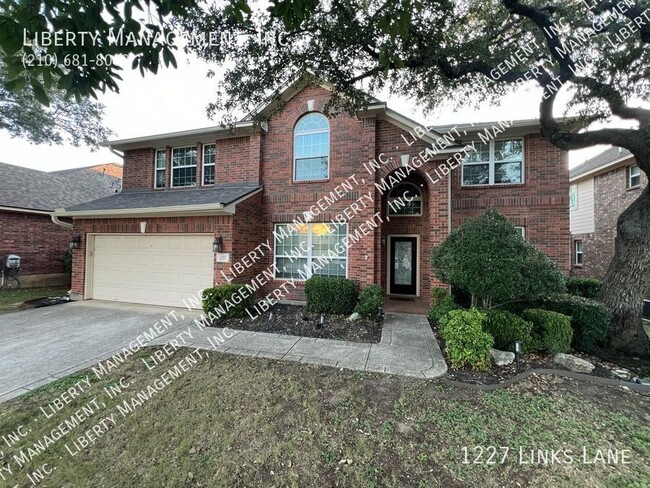 Primary Photo - Beautiful Gated 4 Bedroom 3.5 bath family ...