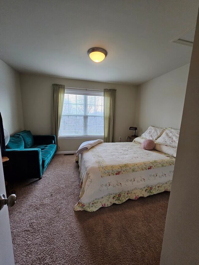 Building Photo - 213 Jonathan Ln