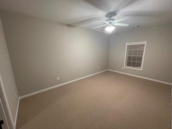 Building Photo - 12785 Doe Dr