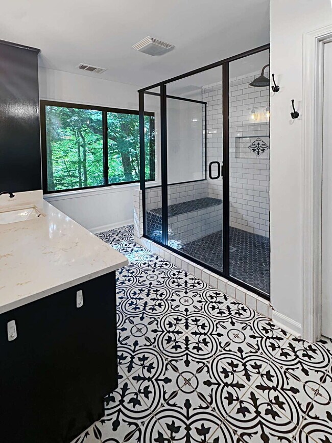 Building Photo - Modern Lake Lanier Retreat | 3BR/3.5BA | Private Swim Dock