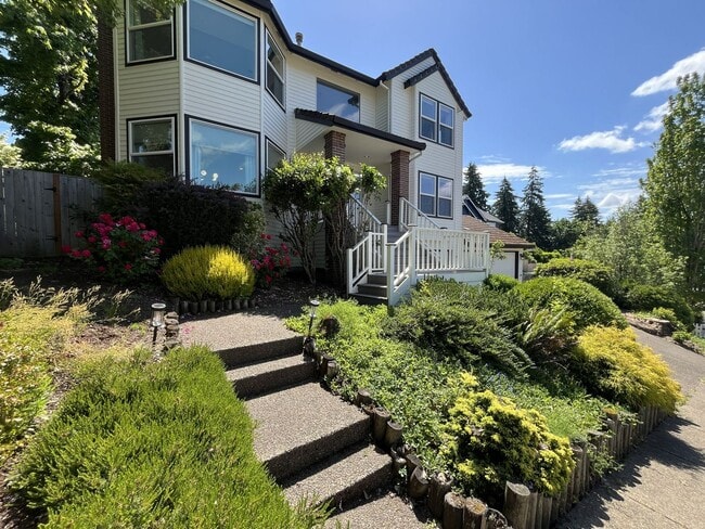 Building Photo - Stunning Bull Mountain Home with Gourmet Kitchen & Luxurious Primary Suite Retreat